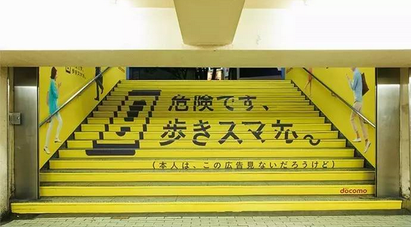 這個(gè)系列廣告有多組樣式，發(fā)揮一手吐槽功夫。