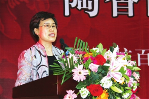 洛陽市委常委、組織部部長，洛陽市關(guān)心下一代工作委員會(huì)主任陳向平致辭