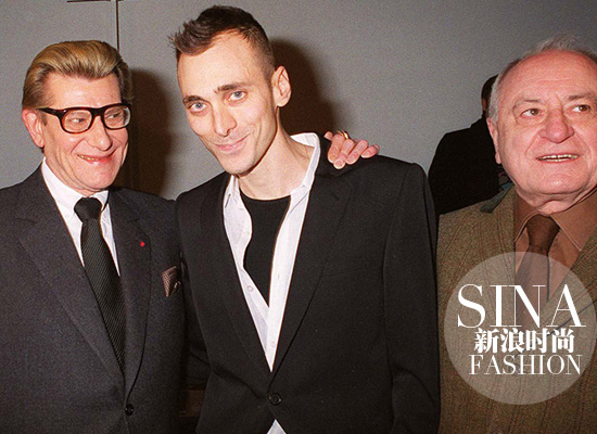 Yves-Saint-Laurent、Hedi-Slimane、Pierre-Bergé在Dior后臺的合影