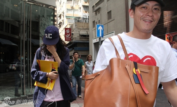 陳冠希攜秦舒培現身