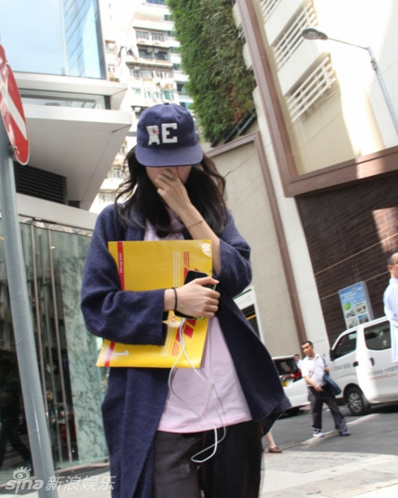 陳冠希攜秦舒培現身