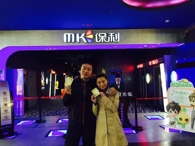 小情侶幸福的呢！