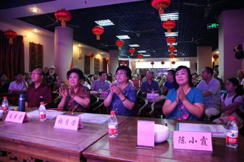 我省著名豫劇表演藝術(shù)家素君（左2）、常香玉弟子、國家一級演員張月榮（右2）