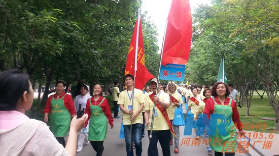 萬(wàn)名老人健步走 萬(wàn)名老人健步走