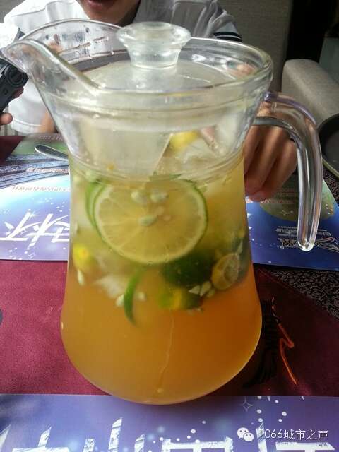 金桔青檸汁。唇齒留香！