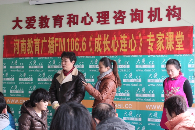 心理專(zhuān)家周強(qiáng)老師現(xiàn)場(chǎng)指導(dǎo)