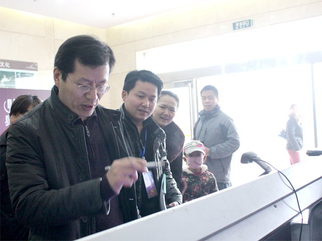 儀式開(kāi)始前，嘉賓簽到