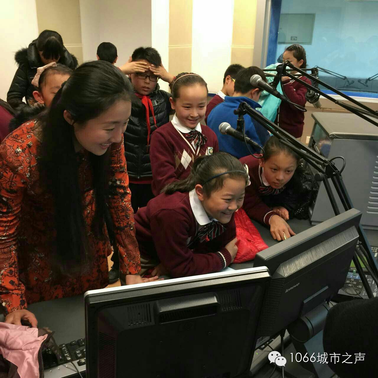 “好激動，好激動”！天天上學、放學都從廣播大廈經(jīng)過，今天終于進來了！