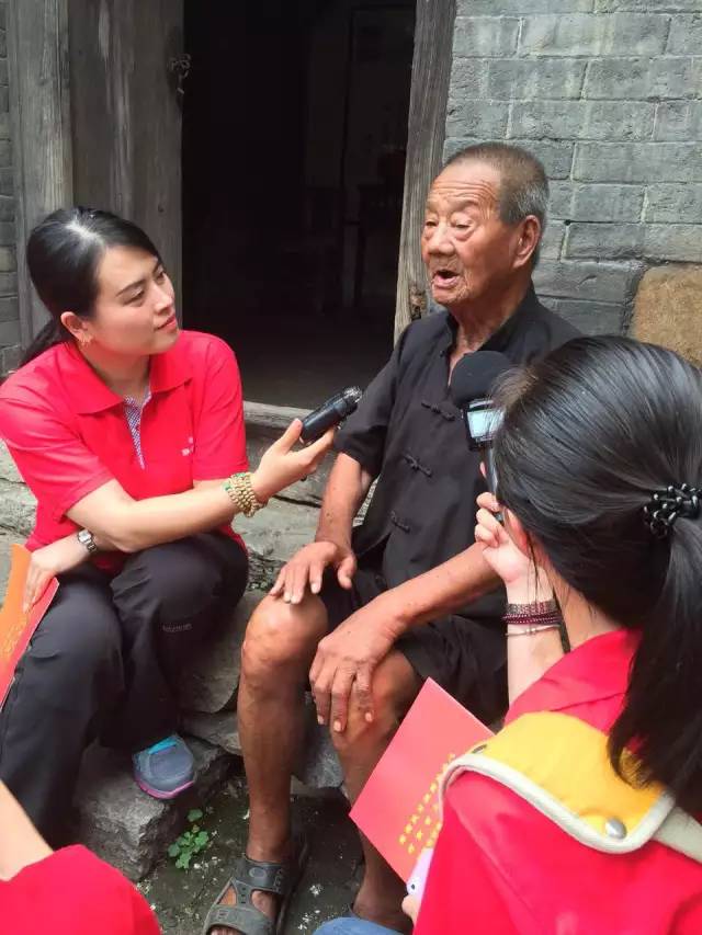 84歲的李隨義老人說起當年皮定均帶領(lǐng)的八路軍進村護民，十分動容