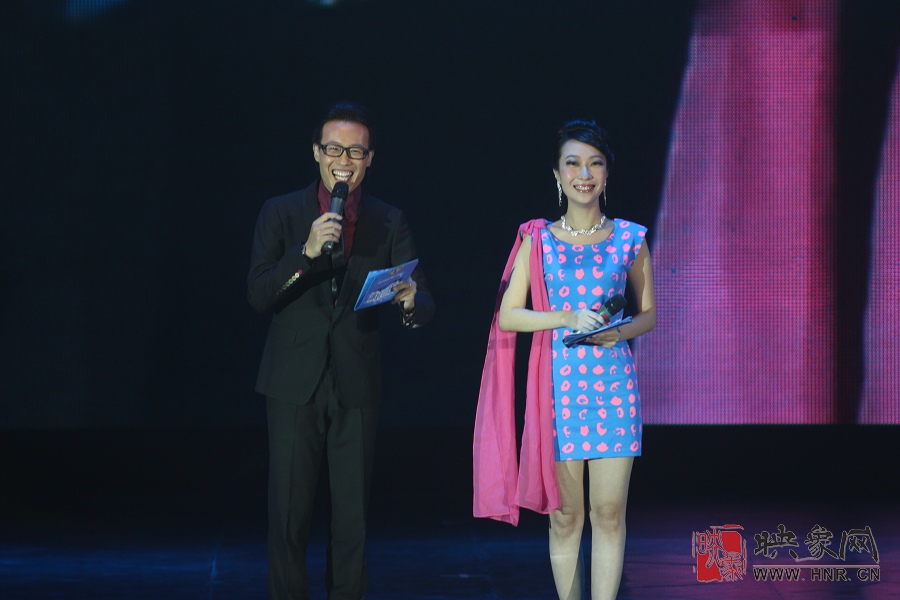 現(xiàn)場(chǎng)主持人雨晨、小糖