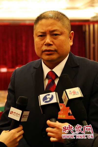 全國政協(xié)委員，河南弘昌集團(tuán)、信陽毛尖集團(tuán)董事長陳世強(qiáng)