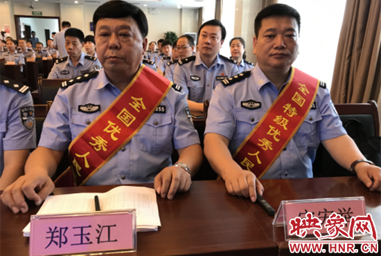 頒獎(jiǎng)現(xiàn)場。
