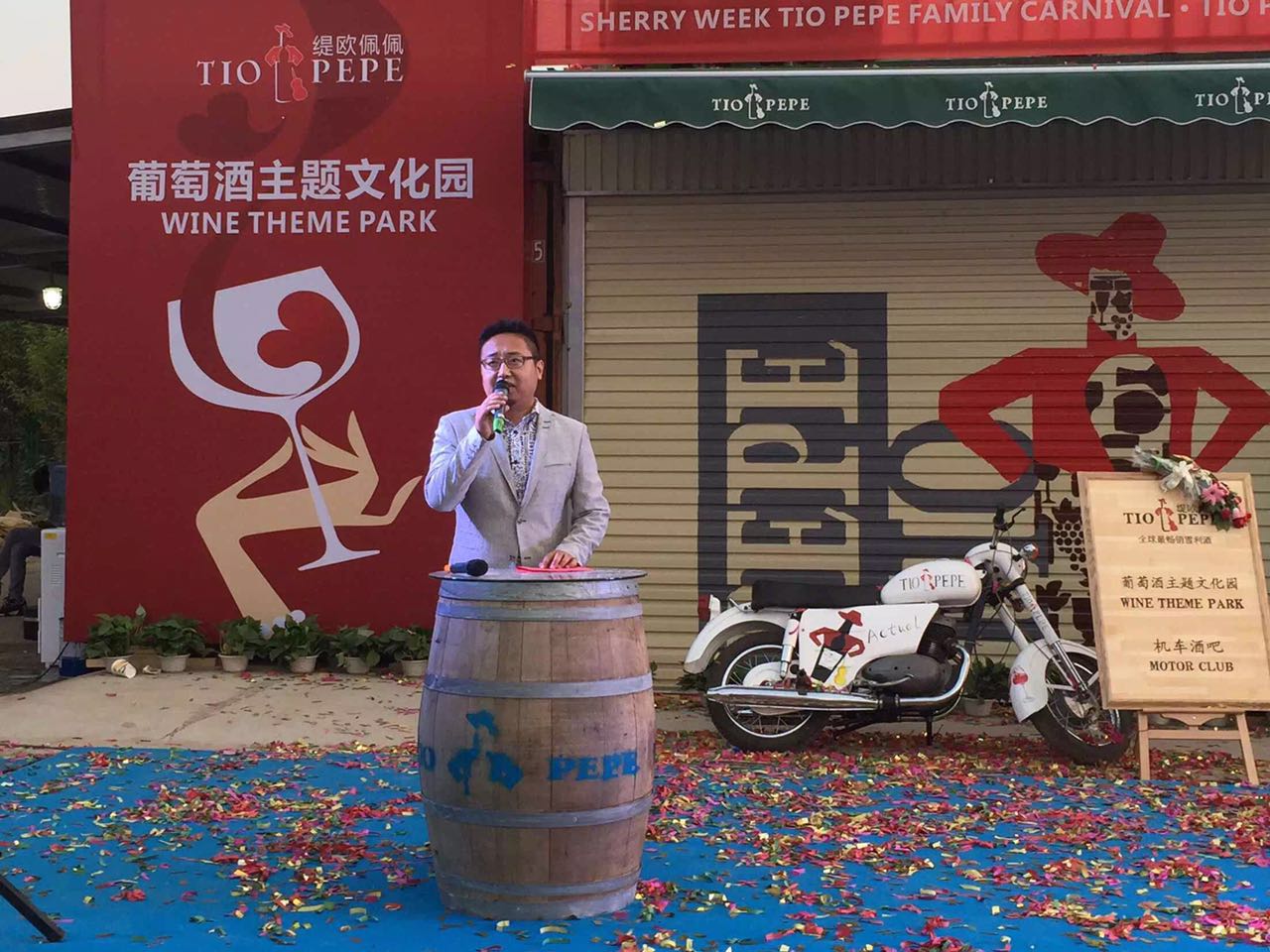 我們的巖歐巴出場嘍！真的是迷倒臺下一片！