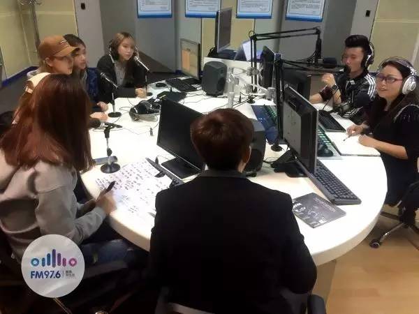 正式直播的時候，美少女們都非常認真哦！