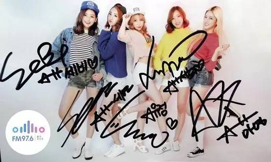 哎呦不錯哦！路飛收到美女們的簽名照，到底中意哪一位呢？