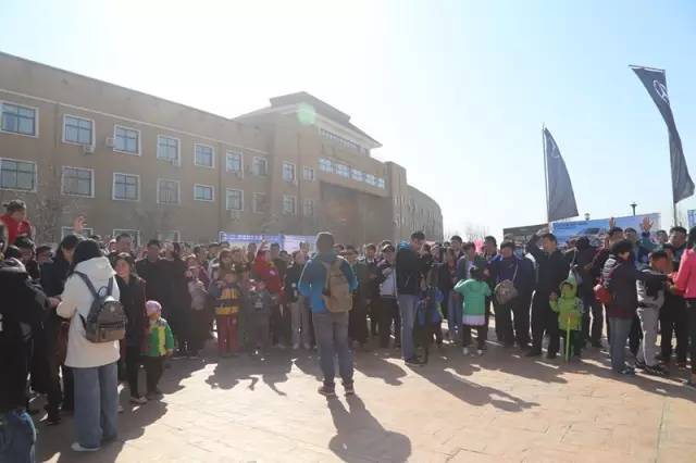 主持人胖達(dá)帶領(lǐng)魚油們進(jìn)行抽獎(jiǎng)環(huán)節(jié)，禮物大大滴呦！