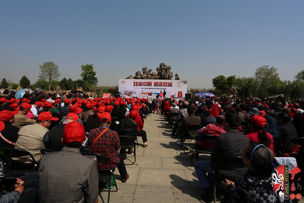 現(xiàn)場(chǎng)坐滿了來(lái)自鄭州、洛陽(yáng)以及洛陽(yáng)周邊縣市的戲迷朋友