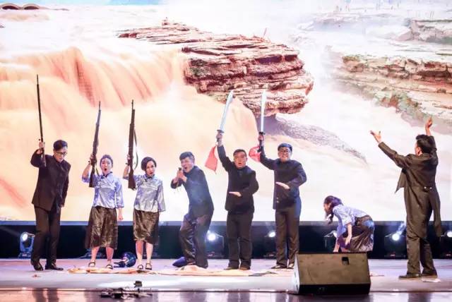 作為本場晚會的最后一個節(jié)目，《黃河大合唱》刷新你完全不一樣的體驗。