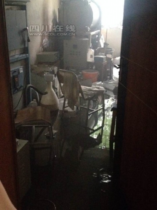 2日上午9時許，成都理工大學測試樓內(nèi)一實驗室起火，造成一人輕傷，目前明火已滅