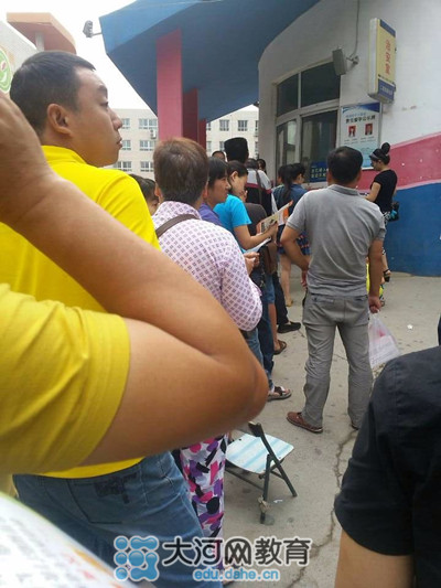 鄭州市管城回族區(qū)外國(guó)語小學(xué)報(bào)名盛況