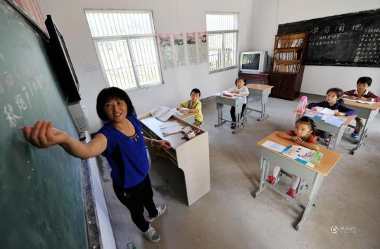 大別山女老師一人堅(jiān)守鄉(xiāng)村小學(xué)28年