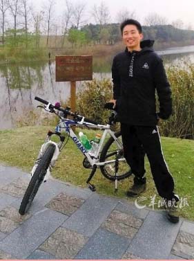 大四生騎行12小時赴異地與用人單位簽約獲贊賞 大四生騎行12小時赴異地與用人單位簽約獲贊賞