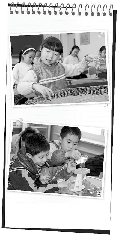 　圖1：鐵路五小古箏社團(tuán)的孩子們正在演奏《高山流水》，圖2：科學(xué)課上，孩子們正在探索水的秘密。