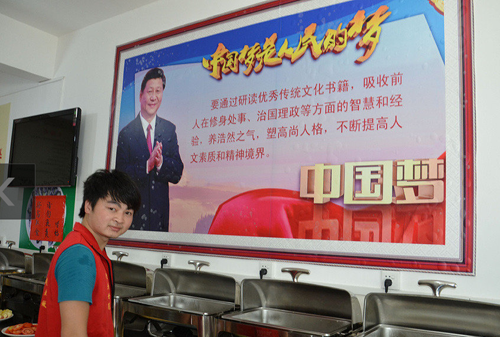 大學(xué)生開(kāi)自助投幣素食餐廳 付款靠自覺(jué)