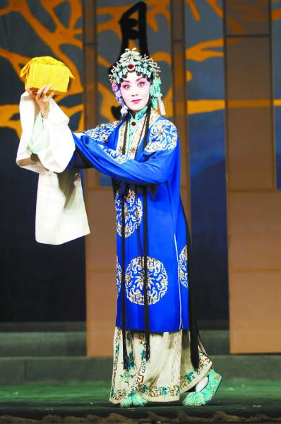 34歲“高齡”的大四學(xué)生劉雯卉這一次著實(shí)讓母校中國(guó)戲曲學(xué)院驕傲了一把 34歲“高齡”的大四學(xué)生劉雯卉這一次著實(shí)讓母校中國(guó)戲曲學(xué)院驕傲了一把