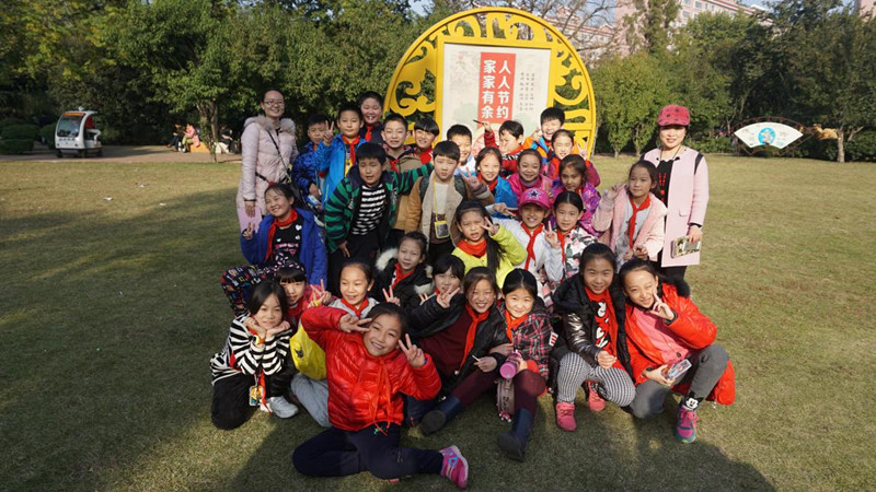 團(tuán)結(jié)友愛一家人 團(tuán)結(jié)友愛一家人