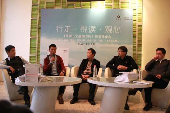 活動現(xiàn)場（左起）一毛不拔大師、陳坤、費勇、南派三叔、慕容雪村