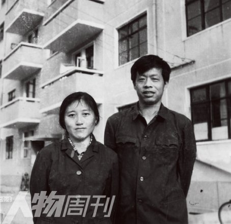 1980年，李銀河與王小波結(jié)婚時在宿舍樓下