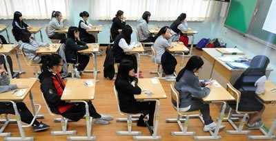 　藝術生不僅需要專業(yè)課優(yōu)秀，文化課成績也必須達標