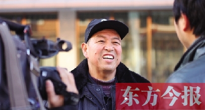 保安為救女孩甘當(dāng)人質(zhì) 保安為救女孩甘當(dāng)人質(zhì)