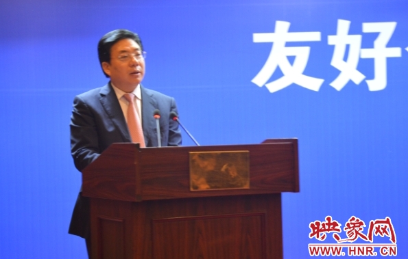 市委副書記、市長李柳身出席簽約儀式并講話