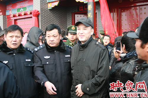 郭達現(xiàn)身馬街書會現(xiàn)場。