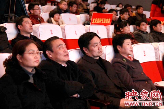 駐馬店市委領(lǐng)導(dǎo)觀看比賽 駐馬店市委領(lǐng)導(dǎo)觀看比賽