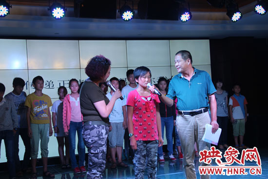 為26位貧困兒童募集94685.99元和價(jià)值近五萬(wàn)元的書籍、衣物等物資