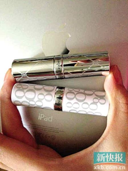 產(chǎn)品包裝和唇膏顏色明顯不同。