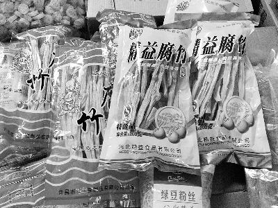 內(nèi)黃腐竹含吊白塊被曝光后，市場上內(nèi)黃產(chǎn)腐竹難覓蹤跡。攤主所售產(chǎn)品大多出自河南許昌和河北保定