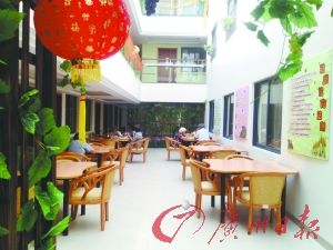 某酒店式養(yǎng)老院的開放餐廳。羅樺琳/圖