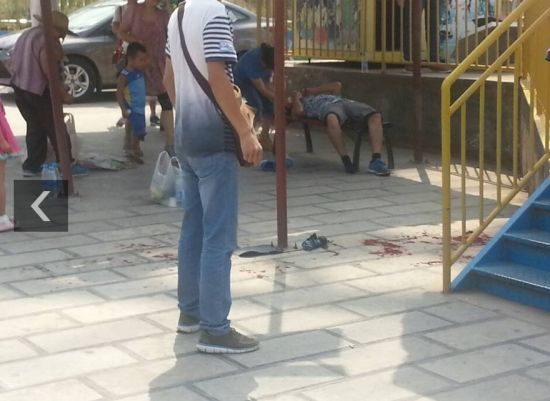 游客被激素風(fēng)車甩出受傷。