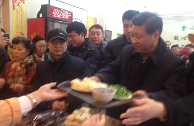 習近平周末現(xiàn)身包子鋪 排隊購買平易近人