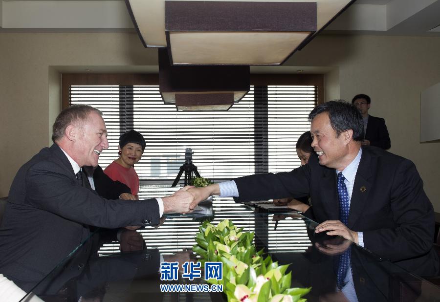 4月26日，國家文物局副局長宋新潮代表中方向法國有關(guān)方面負(fù)責(zé)人表示感謝。當(dāng)日，法國皮諾家族在北京宣布