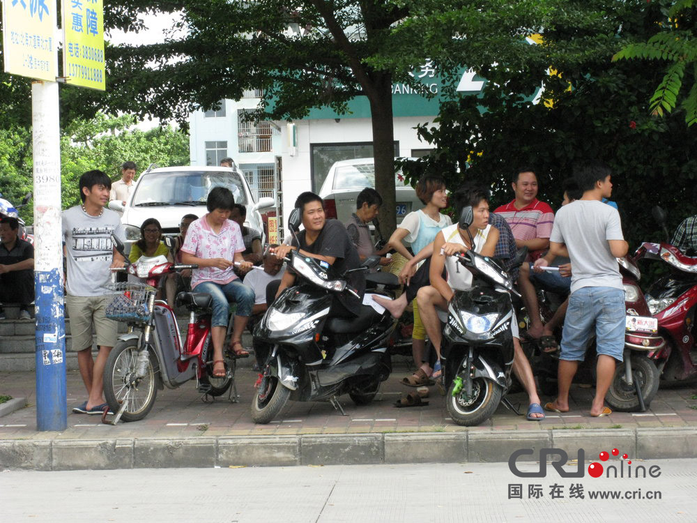 2013年07月10日，廣西壯族自治區(qū)北海市，依然有很多外地人聽信謠言不肯離去。圖片來源：飛影/CF