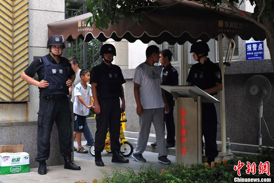 7月31日，成都成華區(qū)二十四城小區(qū)發(fā)生警匪槍戰(zhàn)。