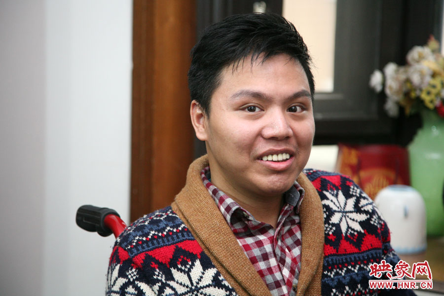 練完歌后，海龍害羞的朝著記者笑了下，說自己發(fā)揮的不好。