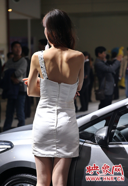 雖然進(jìn)入深秋，車模依然“輕裝”上場(chǎng)。