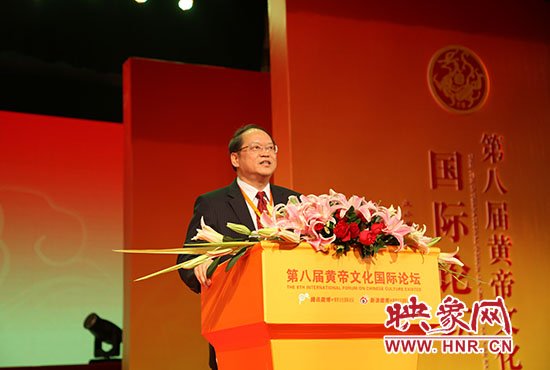 臺灣大學(xué)哲學(xué)系教授、美國耶魯大學(xué)哲學(xué)博士傅佩榮做演講