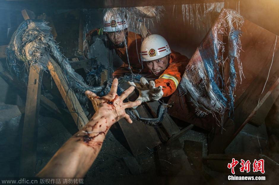 成都消防視覺大片霸氣十足 展“烈火雄心” 成都消防視覺大片霸氣十足 展“烈火雄心”